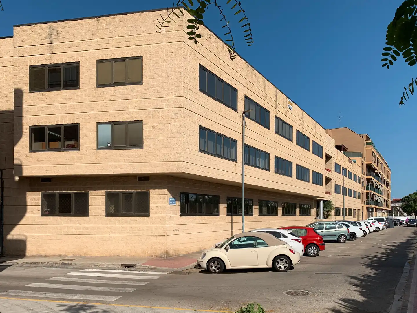 Büro zur Miete in Avinguda Enric Valor, 3, El Castell