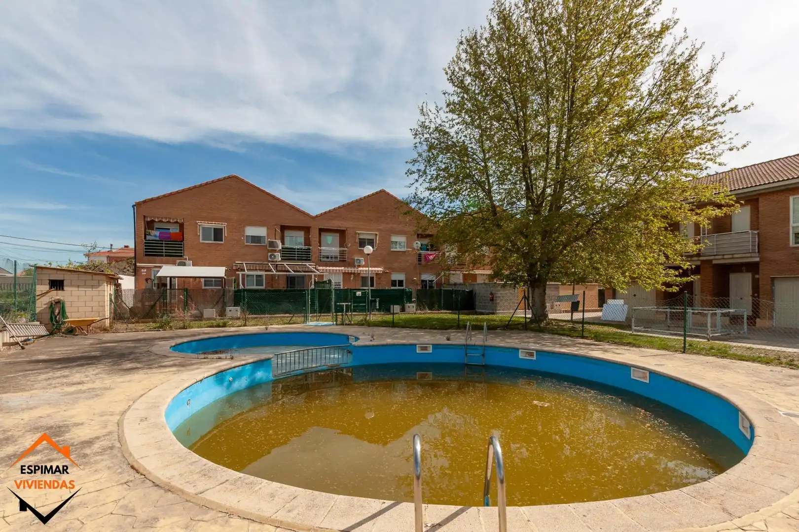 Piscina de Casa adosada en venda en Pedrola amb Aire condicionat, Calefacció i Jardí privat