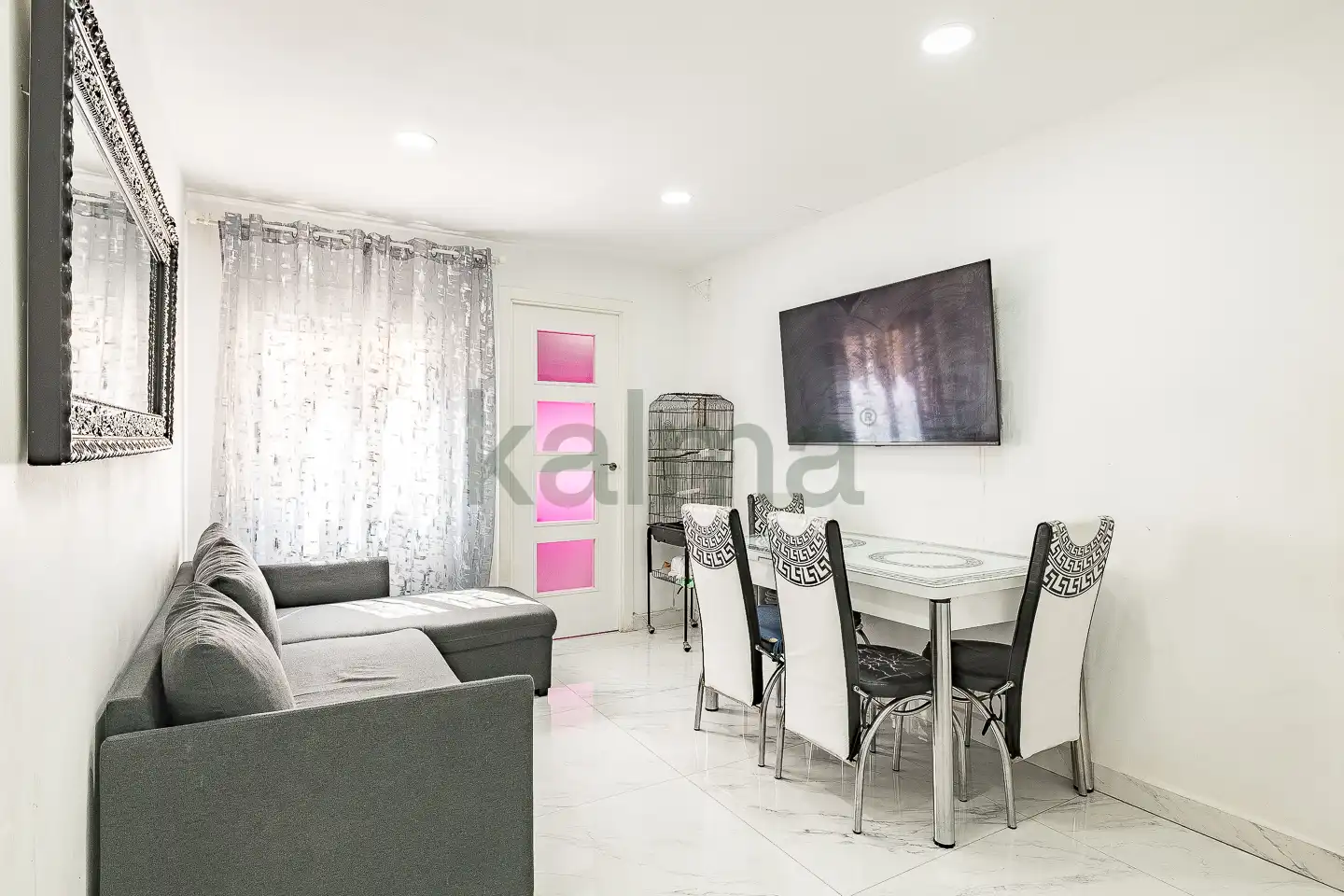 Sala de estar de Piso en venta en Santa Coloma de Gramenet con Aire acondicionado, Calefacción y Amueblado