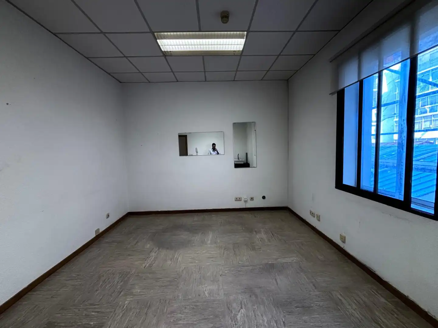 Oficina amb ascensor de lloguer a Avenida Reyes Católicos