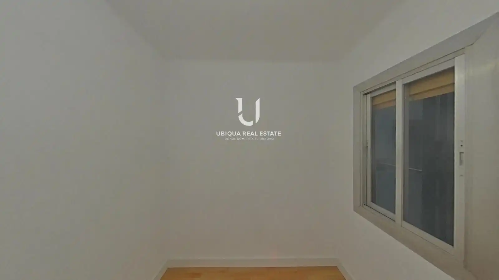 Bedroom of Flat for sale in L'Hospitalet de Llobregat  with Parquet flooring and Oven