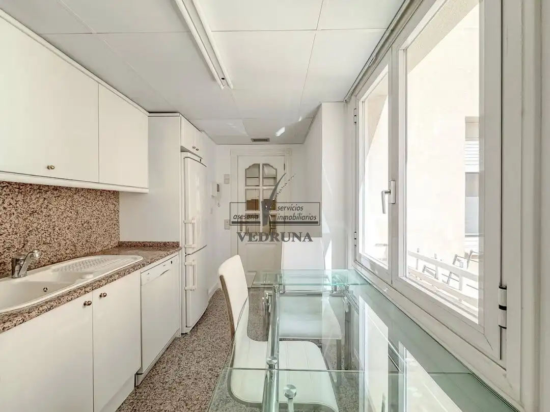 Cuina de Apartament de lloguer en Zaragoza amb Aire condicionat, Calefacció i Forn