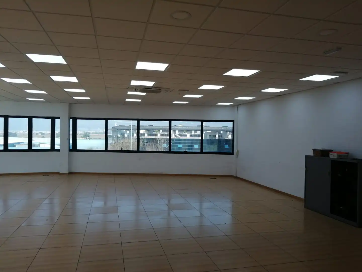 Oficina amb ascensor de lloguer a Periurbano Este - Campiña, imagen 3