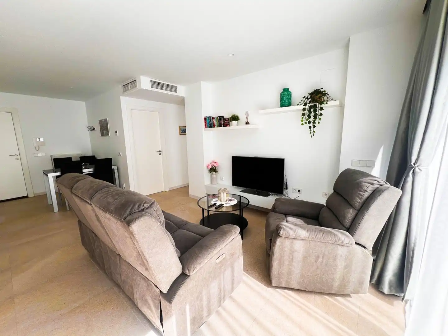 Sala d'estar de Planta baixa en venda en Torrevieja amb Aire condicionat, Calefacció i Jardí privat