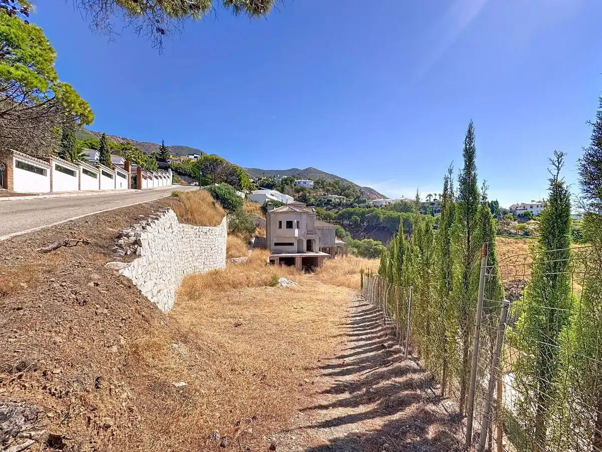 Vista exterior de Casa o xalet en venda en Mijas amb Jardí privat i Terrassa