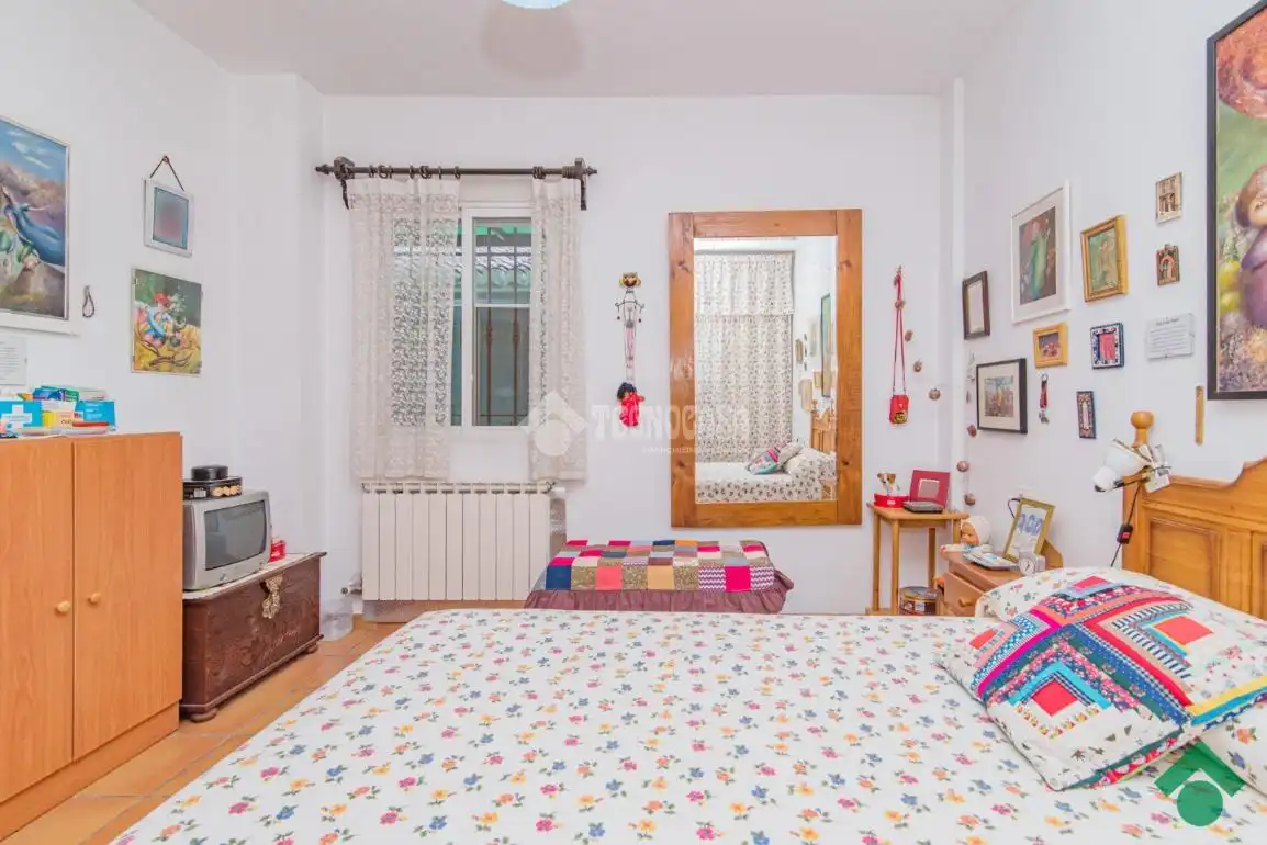 Dormitori de Casa adosada en venda en Granada amb Terrassa i Traster