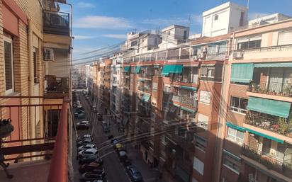 Vista exterior de Pis en venda en  Valencia Capital amb Terrassa, Moblat i Alarma