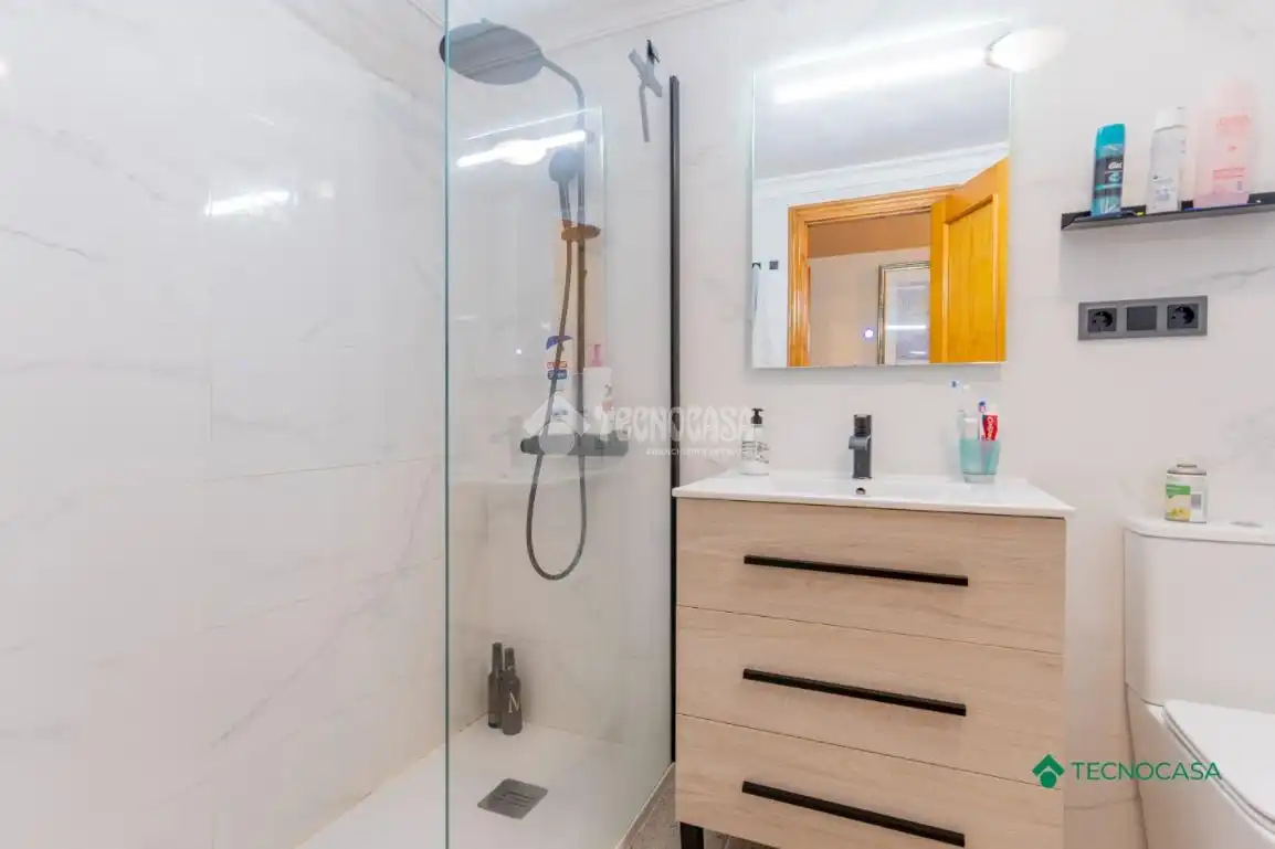 Baño de Piso en venta en Roquetas de Mar con Aire acondicionado y Terraza