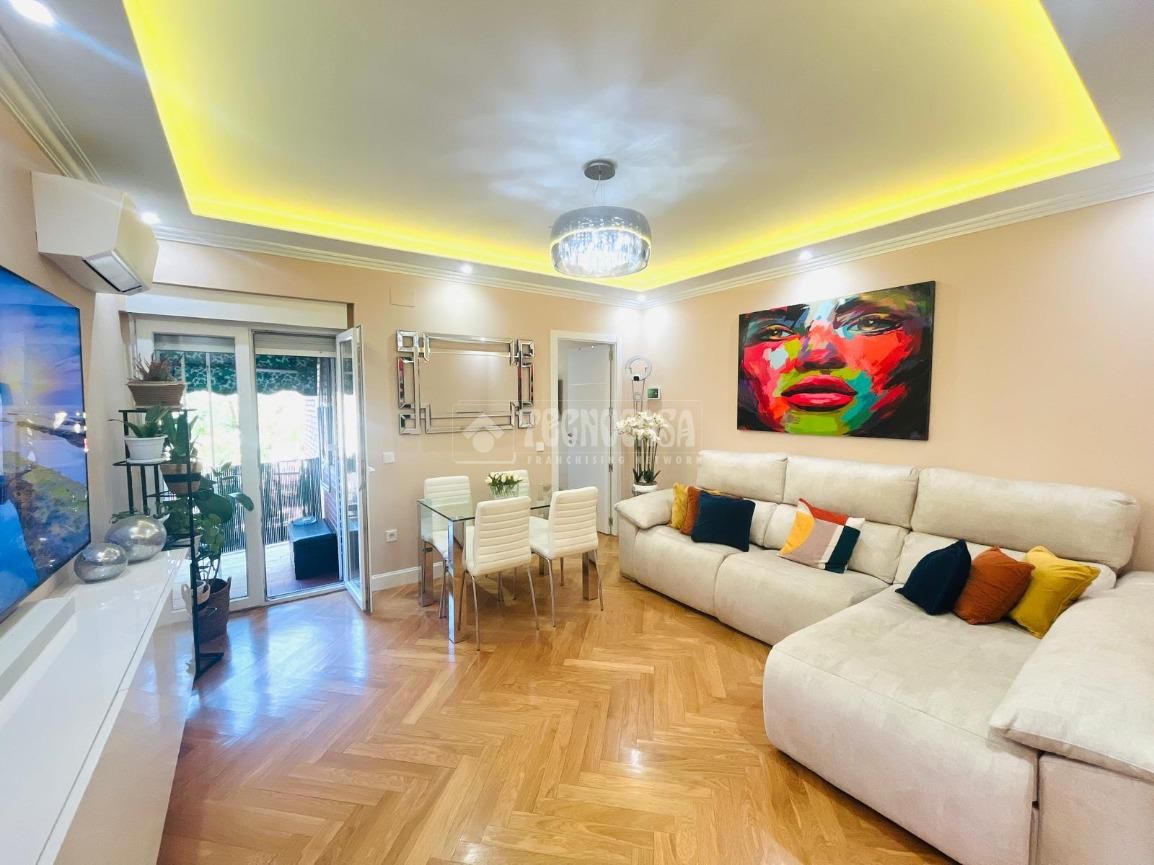 Sala de estar de Piso en venta en  Madrid Capital con Aire acondicionado, Calefacción y Parquet