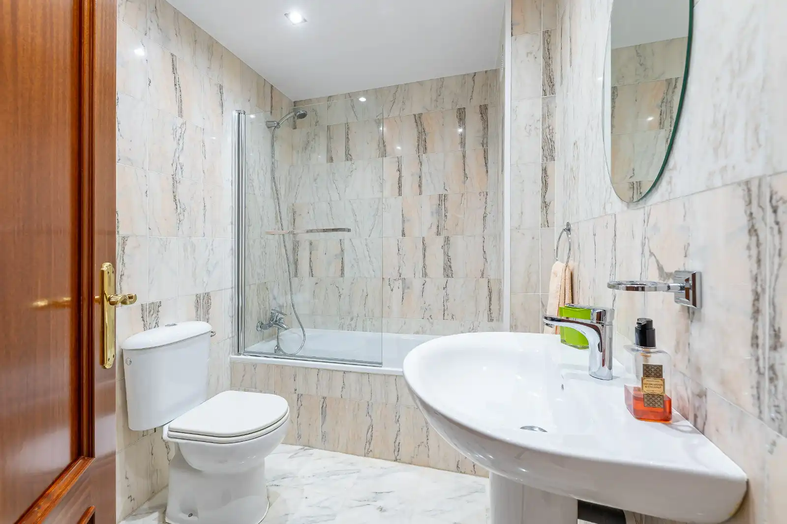Baño de Piso en venta en Benalmádena con Aire acondicionado, Calefacción y Terraza