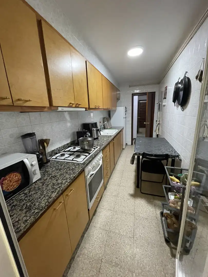 Cuina de Pis en venda en Girona amb Calefacció i Balcó