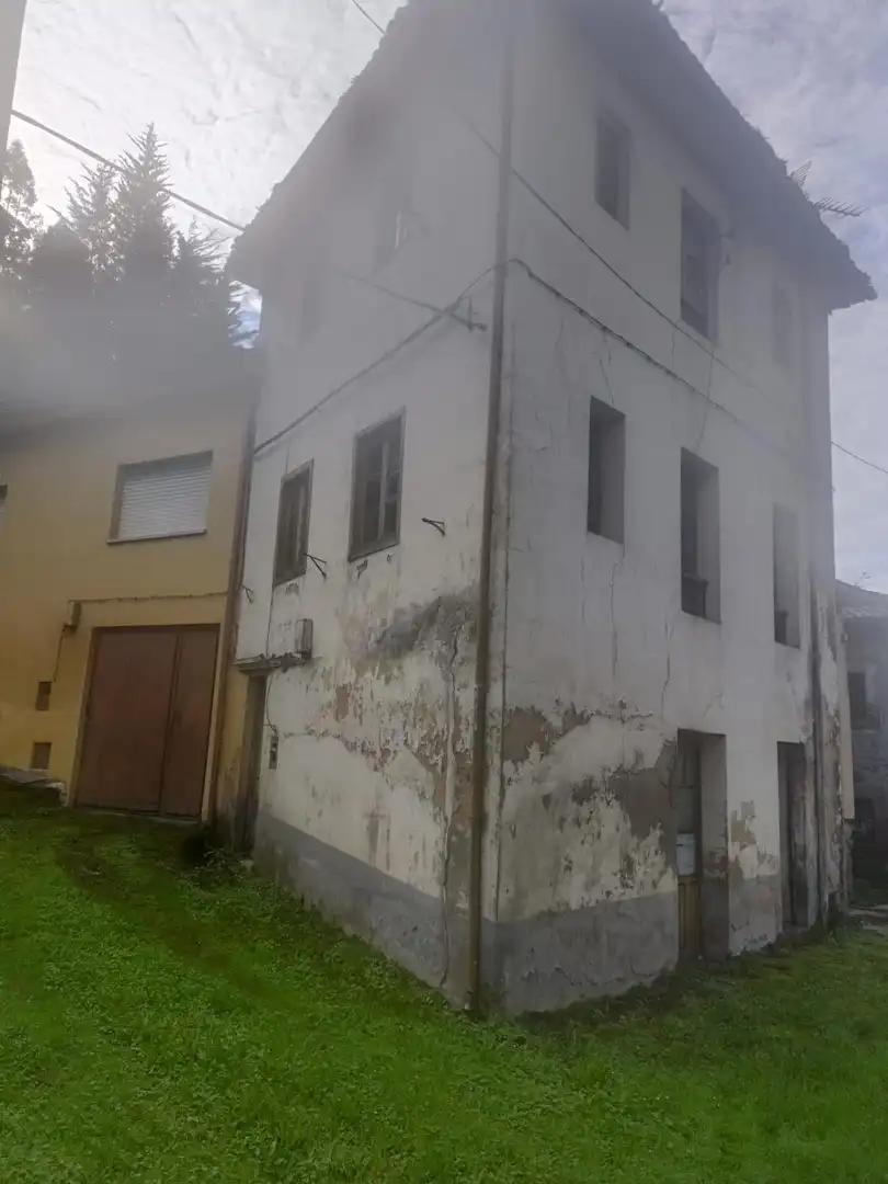 Außenansicht von Einfamilien-Reihenhaus zum Verkauf in Grado mit Abstellraum
