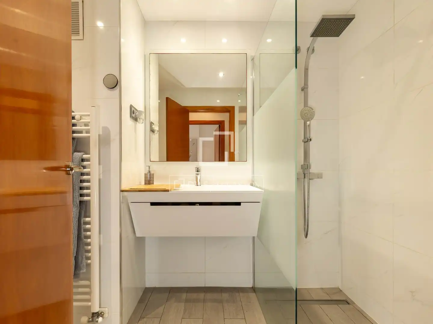 Bathroom of Flat for sale in Sant Joan Despí  with Air Conditioner