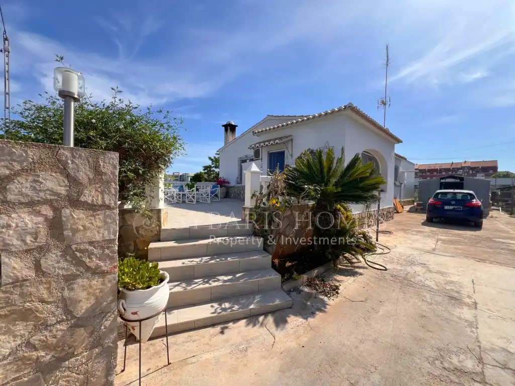 Chalet con piscina en venta en Carrer Metge Manuel Vallalta