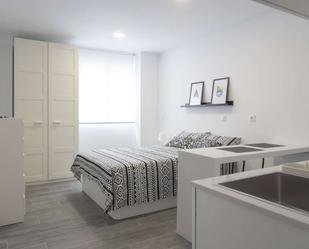 Bedroom of Study to share in  Madrid Capital  with Air Conditioner and Terrace