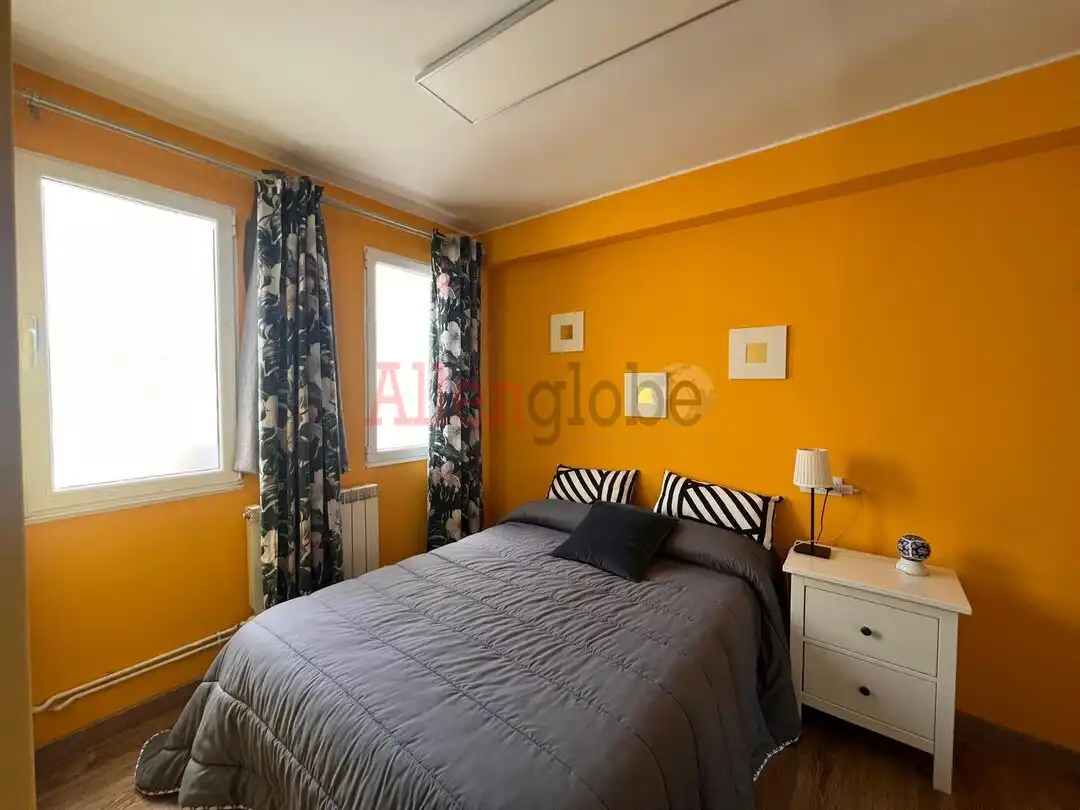 Habitación de Apartamento en venta en Oviedo  con Calefacción