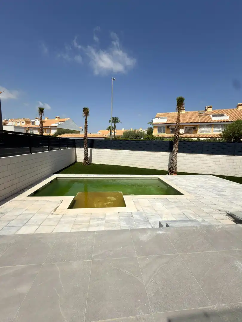Xalet amb piscina en venda a Calle Fuente del Realet