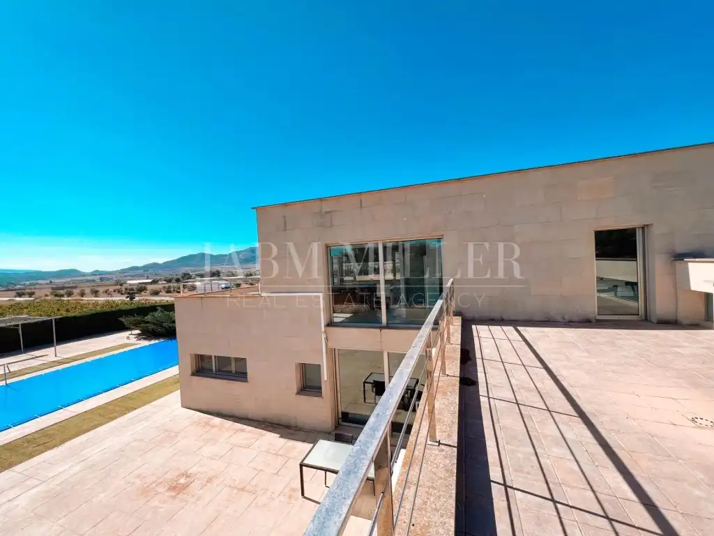 Vista exterior de Casa o xalet en venda en Yecla amb Aire condicionat, Calefacció i Jardí privat