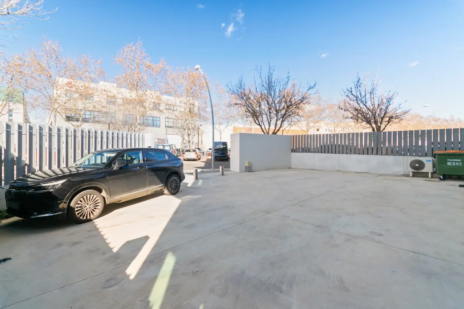 Parkplatz von Büro zur Miete in Cornellà de Llobregat mit Klimaanlage, Heizung und Alarm