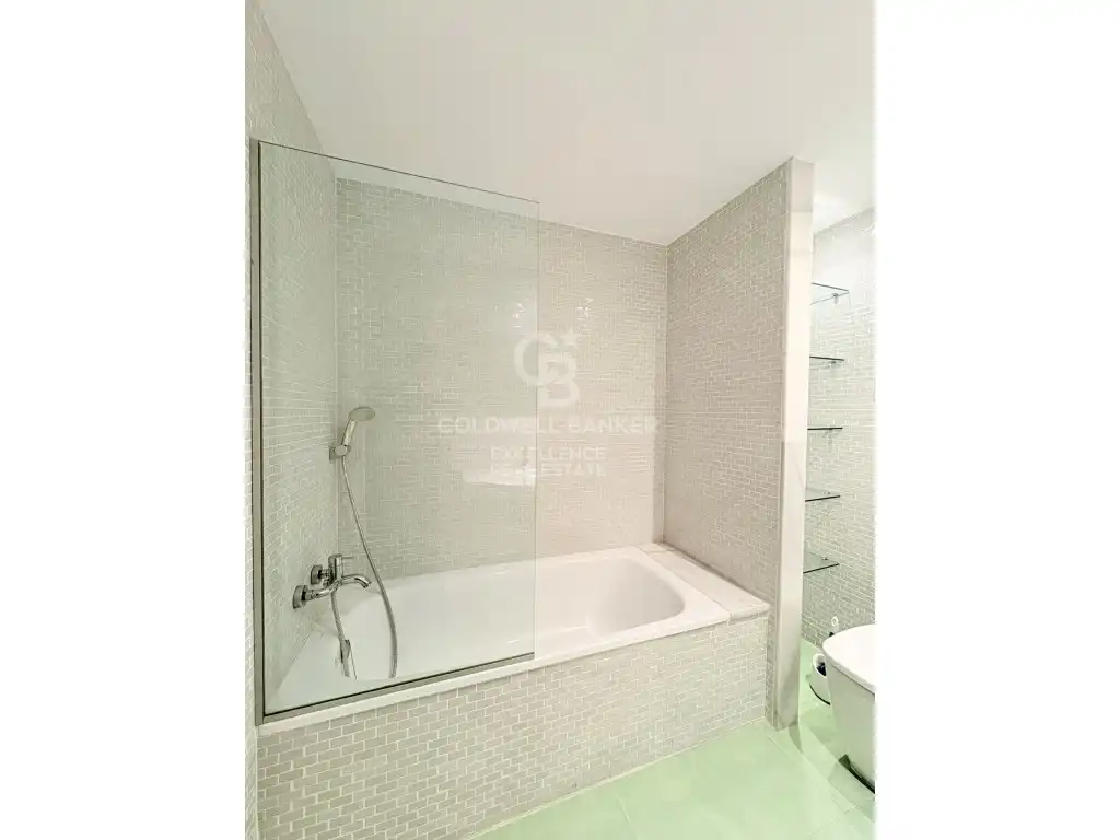 Baño de Piso de alquiler en Valencia con Terraza