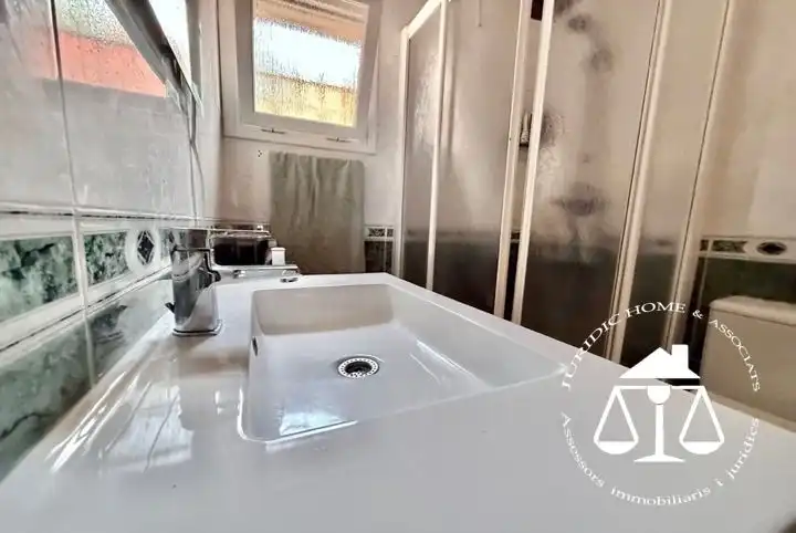 Bany de Casa o xalet en venda en Sant Boi de Llobregat amb Aire condicionat, Calefacció i Jardí privat
