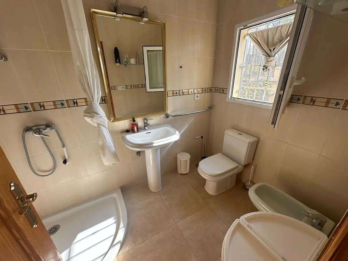 Baño de Casa o chalet en venta en La Nucia con Terraza, Piscina y Amueblado