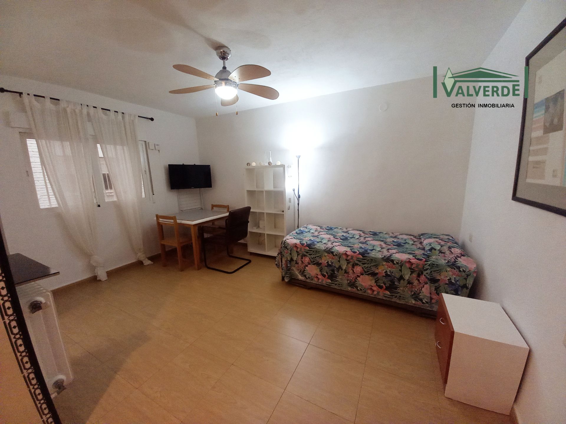 Dormitori de Estudi de lloguer en  Granada Capital amb Calefacció, Moblat i Rentadora