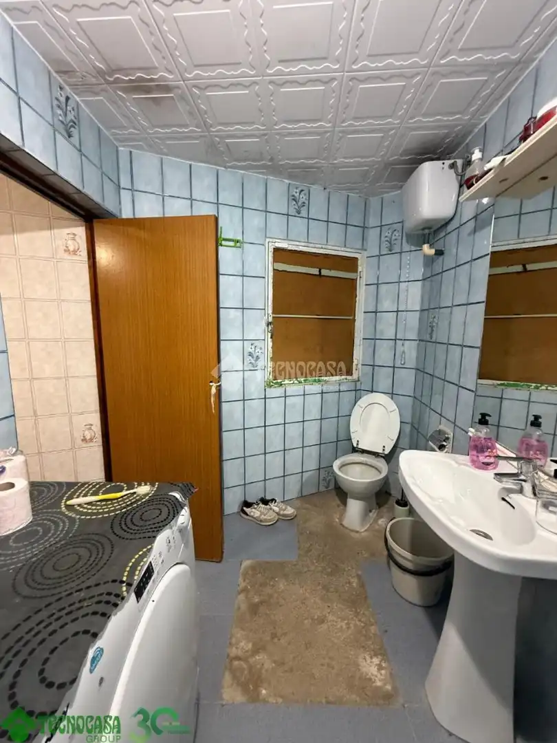 Baño de Casa adosada en venta en Santa Cruz de la Zarza con Aire acondicionado, Alarma y Piscina comunitaria