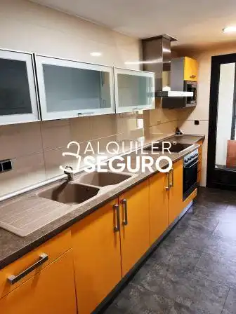 Cocina de Piso de alquiler en Valladolid con Calefacción, Terraza y Trastero