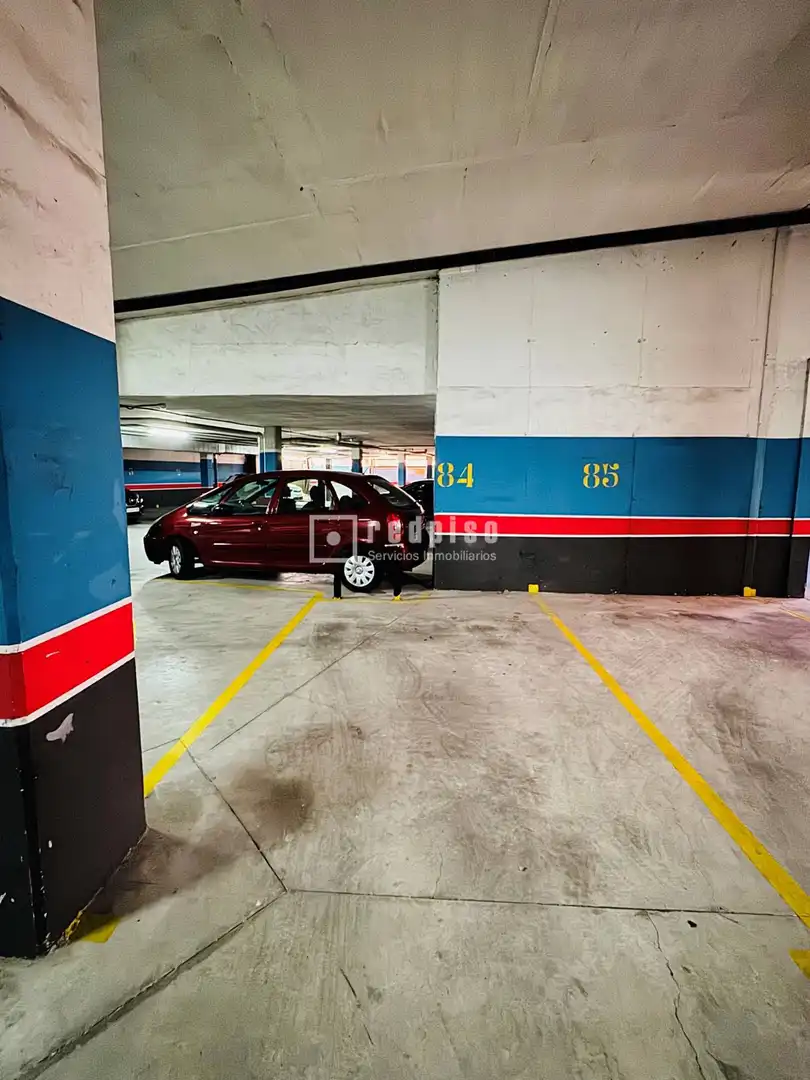 Parking de Piso en venta en Getafe con Aire acondicionado, Calefacción y Jardín privado
