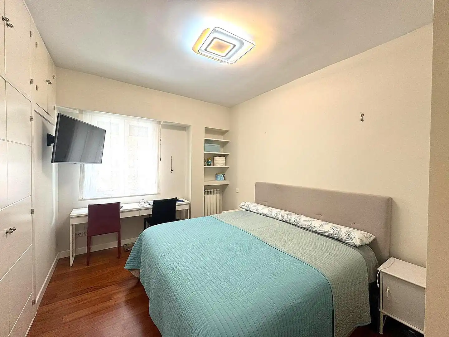 Schlafzimmer von Wohnung zur Miete in Madrid mit Klimaanlage und Heizung