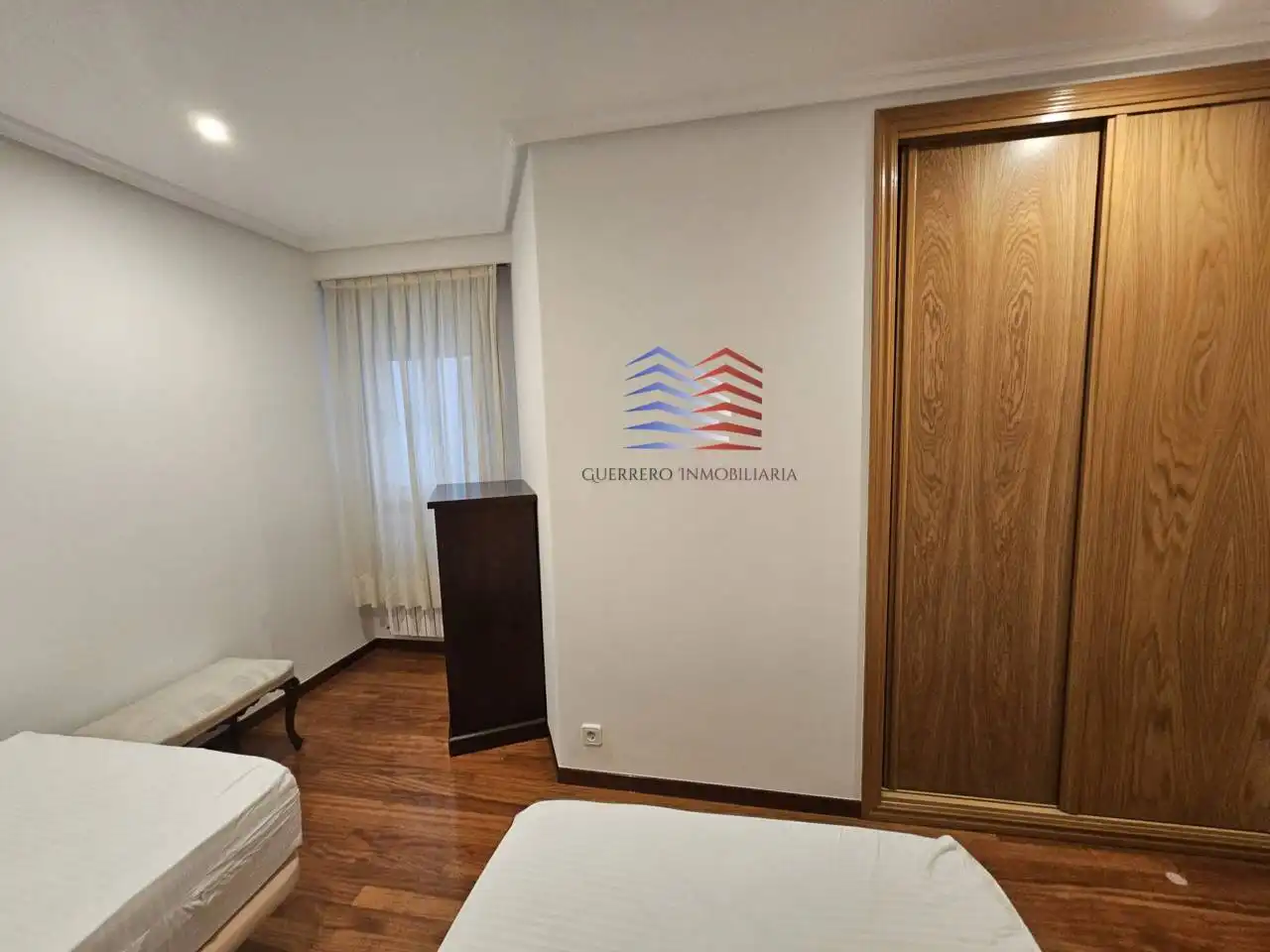 Dormitori de Pis de lloguer en Ourense Capital  amb Calefacció, Parquet i Traster