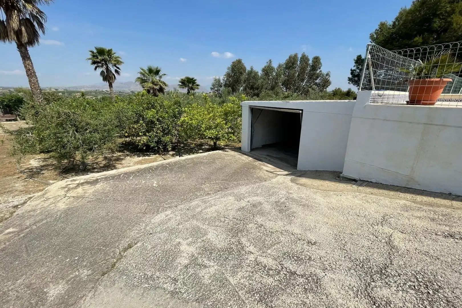 Aparcament de Casa o xalet en venda en Elche / Elx amb Aire condicionat, Calefacció i Jardí privat