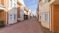 Vista exterior de Casa o xalet en venda en Alcalá de Henares amb Aire condicionat i Piscina