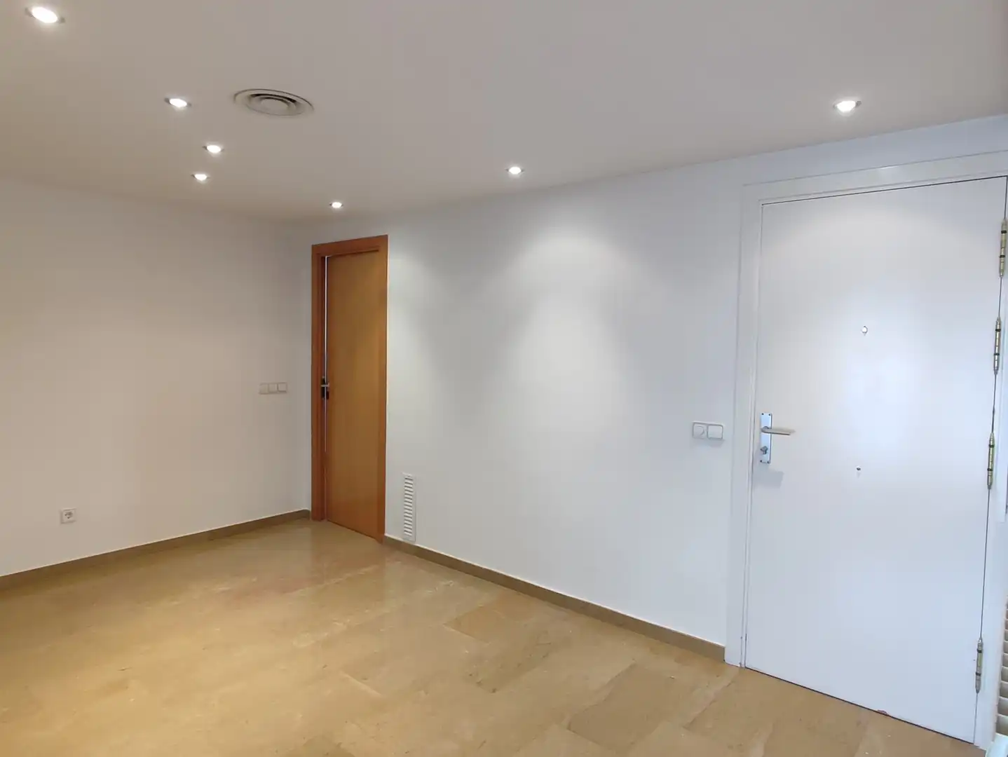 Maisonette zur Miete in Girona mit Klimaanlage, Heizung und Terrasse