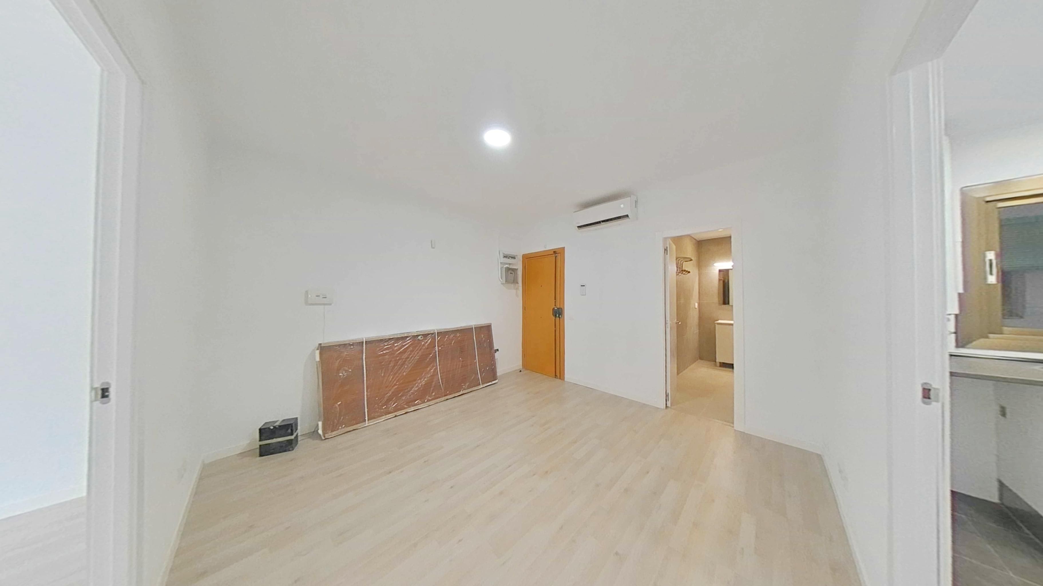 Flat for sale in Santa Coloma de Gramenet  with Air Conditioner and Oven