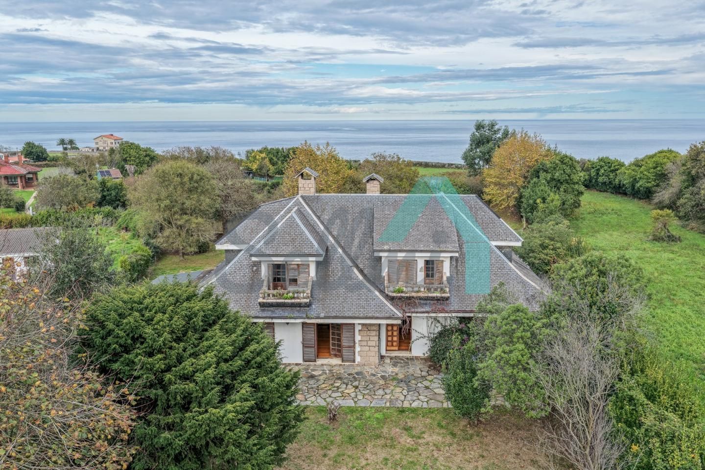 Vista exterior de Casa o xalet en venda en Gijón  amb Calefacció, Jardí privat i Terrassa