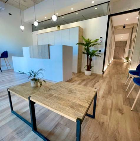 Local comercial en Venta en Calle María Barrientos en El Cónsul - Ciudad Universitaria - El Romeral