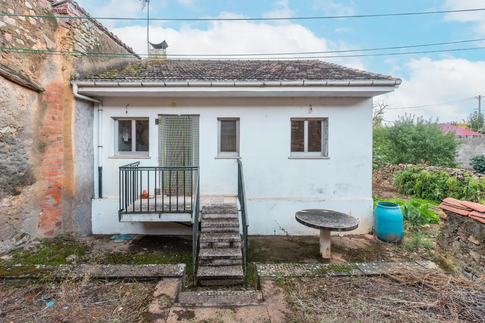 Exterior view of Houses for sale in Castrocontrigo  with Private garden, Terrace and Furnished