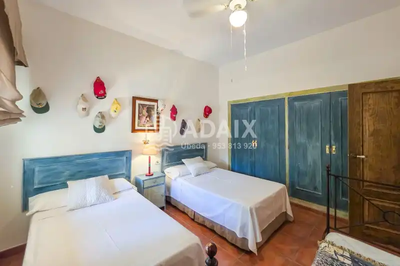 Habitación de Finca rústica en venta en Úbeda con Terraza, Trastero y Balcón