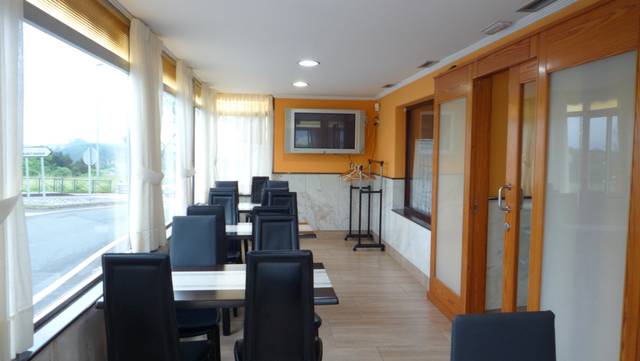 Local comercial en Alquiler en Barrio de Santiago, 14 en Revilla