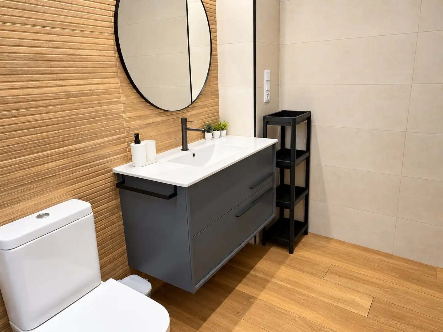 Baño de Piso en venta en Motril con Aire acondicionado, Amueblado y Balcón