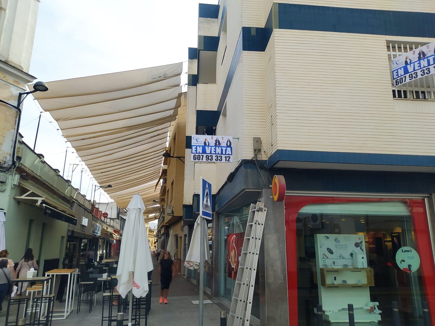 Vista exterior de Pis en venda en Dos Hermanas amb Aire condicionat i Terrassa