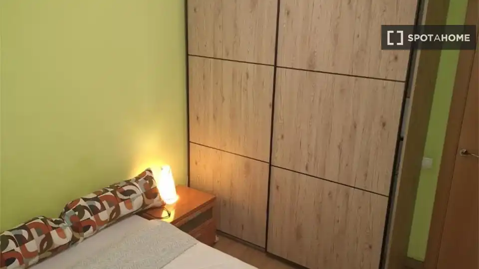 Schlafzimmer von Wohnung zur untervermieten in Barcelona mit Klimaanlage, Heizung und Möbliert