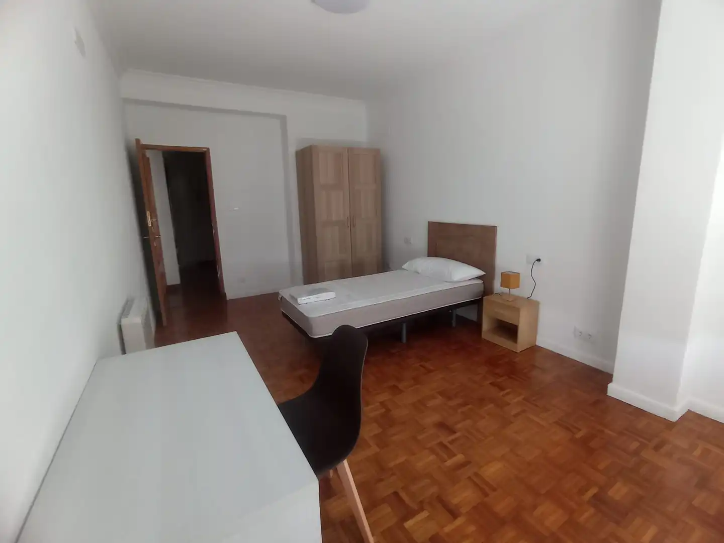 Bedroom of Flat for share in Ourense Capital   with Heating, Furnished and Oven
