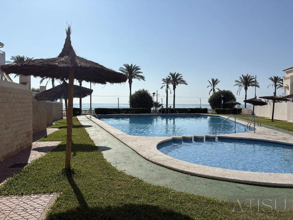 Schwimmbecken von Einfamilien-Reihenhaus zur Miete in El Campello mit Klimaanlage, Heizung und Abstellraum