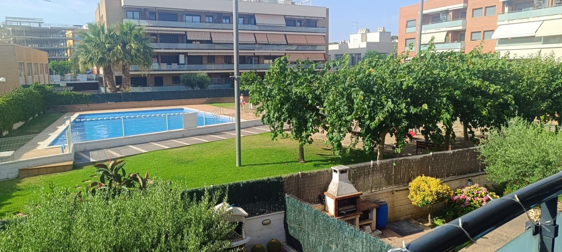 Piscina de Pis en venda en Cunit amb Parquet, Terrassa i Piscina