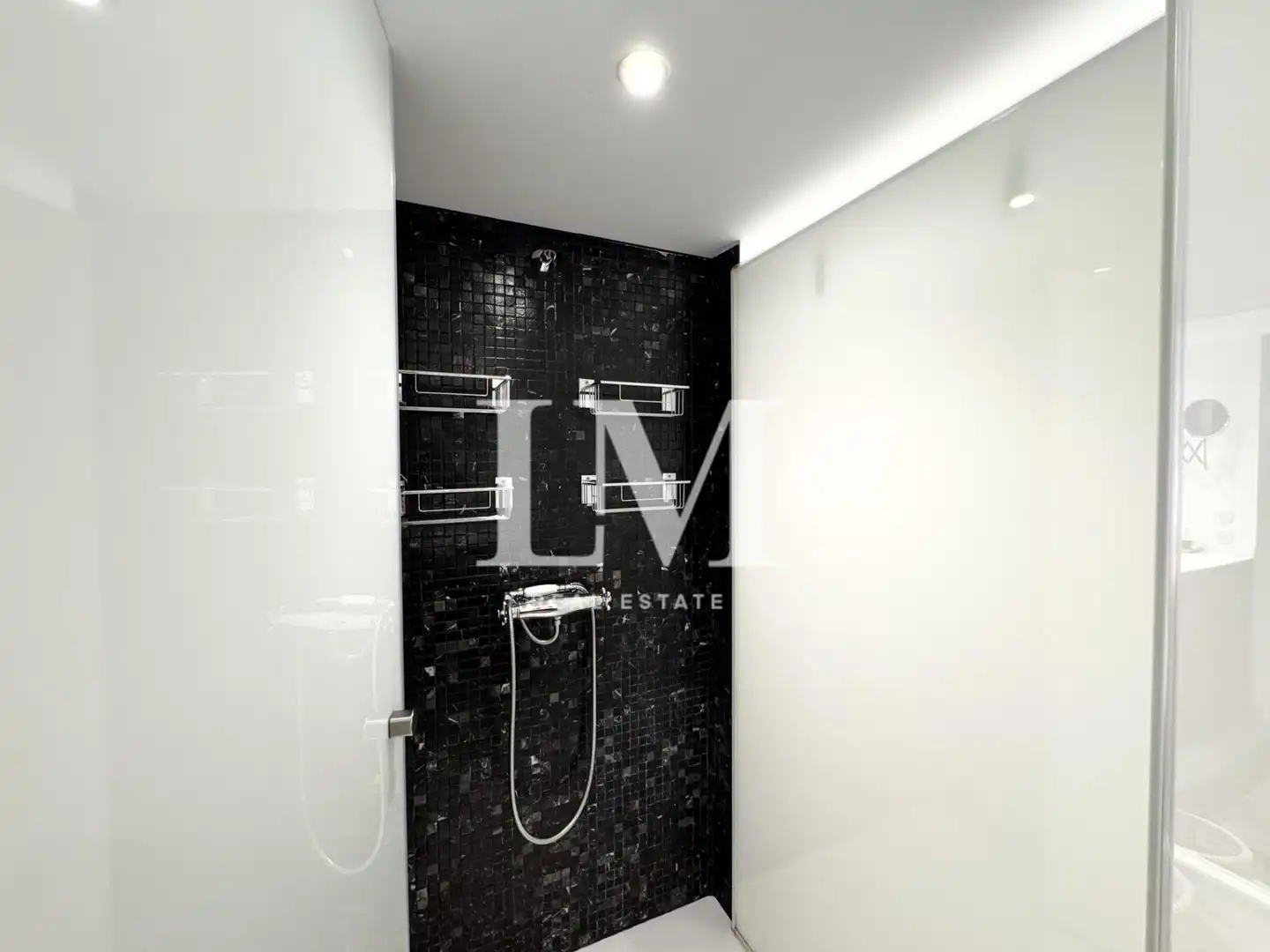 Baño de Casa adosada de alquiler en Barcelona con Aire acondicionado, Jardín privado y Terraza