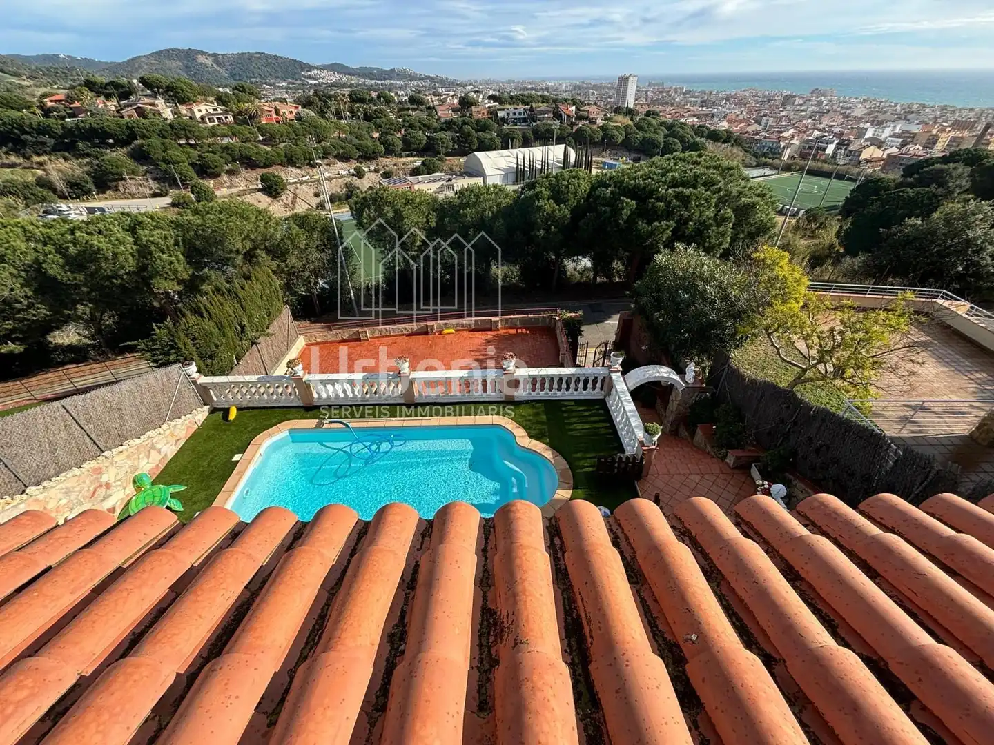 Vista exterior de Casa o xalet en venda en Calella amb Calefacció i Piscina