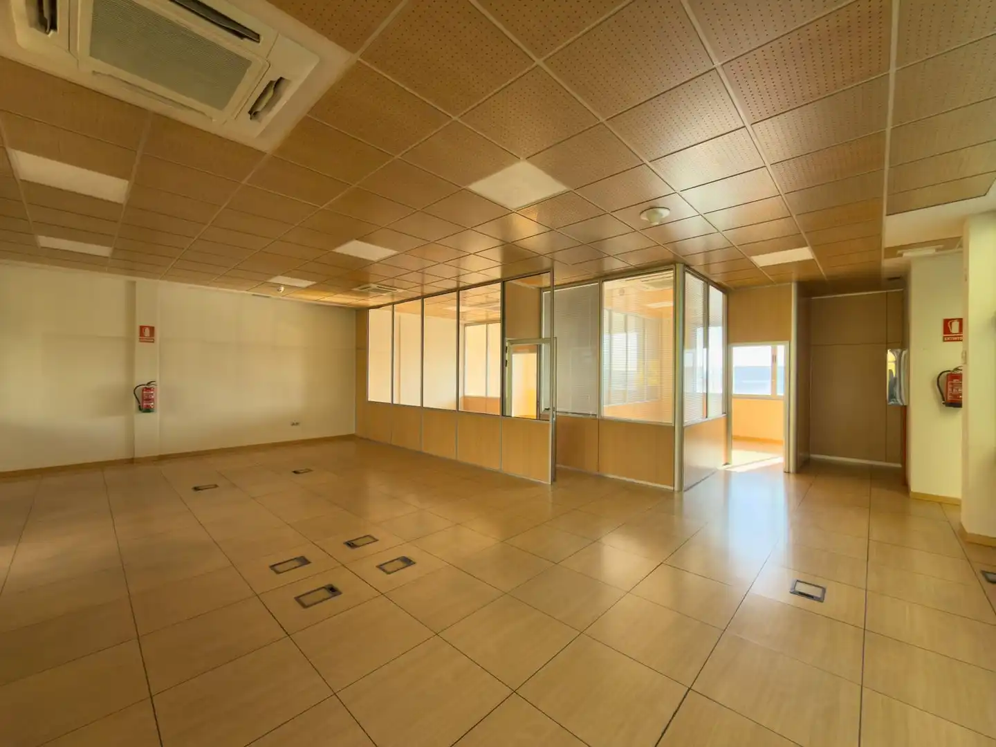 Gemischtgenutztes Gebäude zum Verkauf in Montserrat - Parque Empresarial, imagen 10